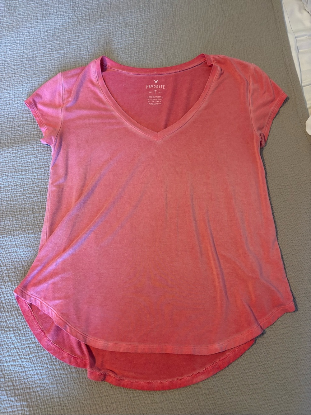 American Eagle Outfitters Pink V-Neck Short Sleeve Tee